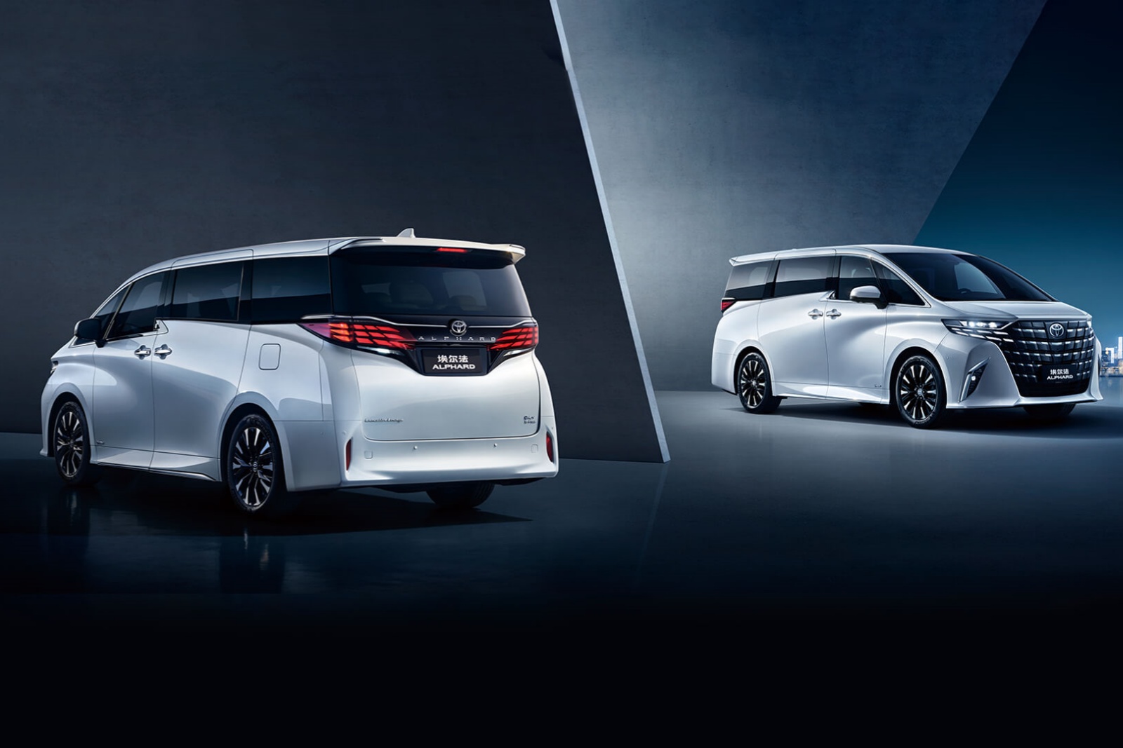 豐田埃爾法2.5L智能(néng)電(diàn)混雙擎