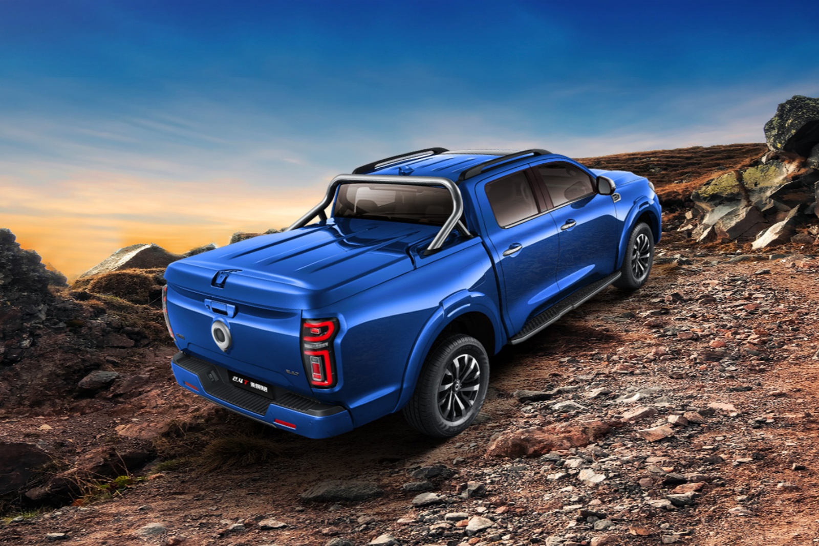 2024款長(cháng)城炮2.4T柴油中(zhōng)型皮卡